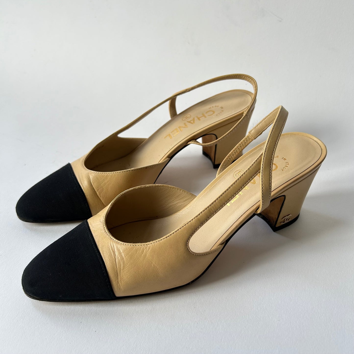 CHANEL SLINGBACK BEIGE LEATHER CAP TOE HEELS SIZE 37