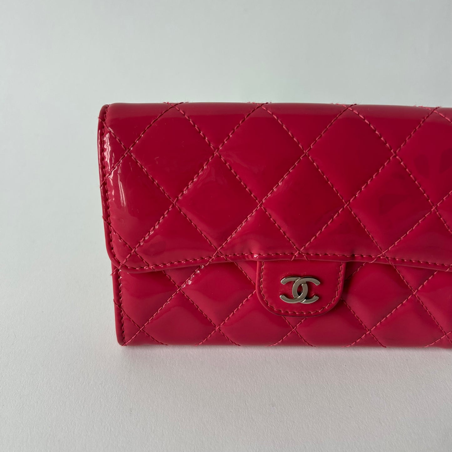 CHANEL QUILTED PATENT LEATHER FLAP ZIP CLASSIC WALLET FUSCHIA CC LOGO