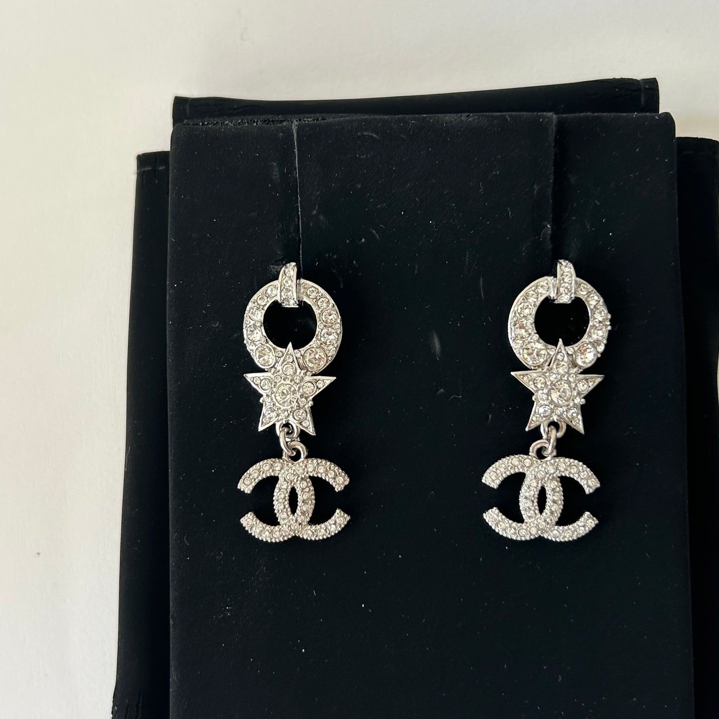 CHANEL STRASS CRYSTAL CC STAR DROP EARRINGS SILVER