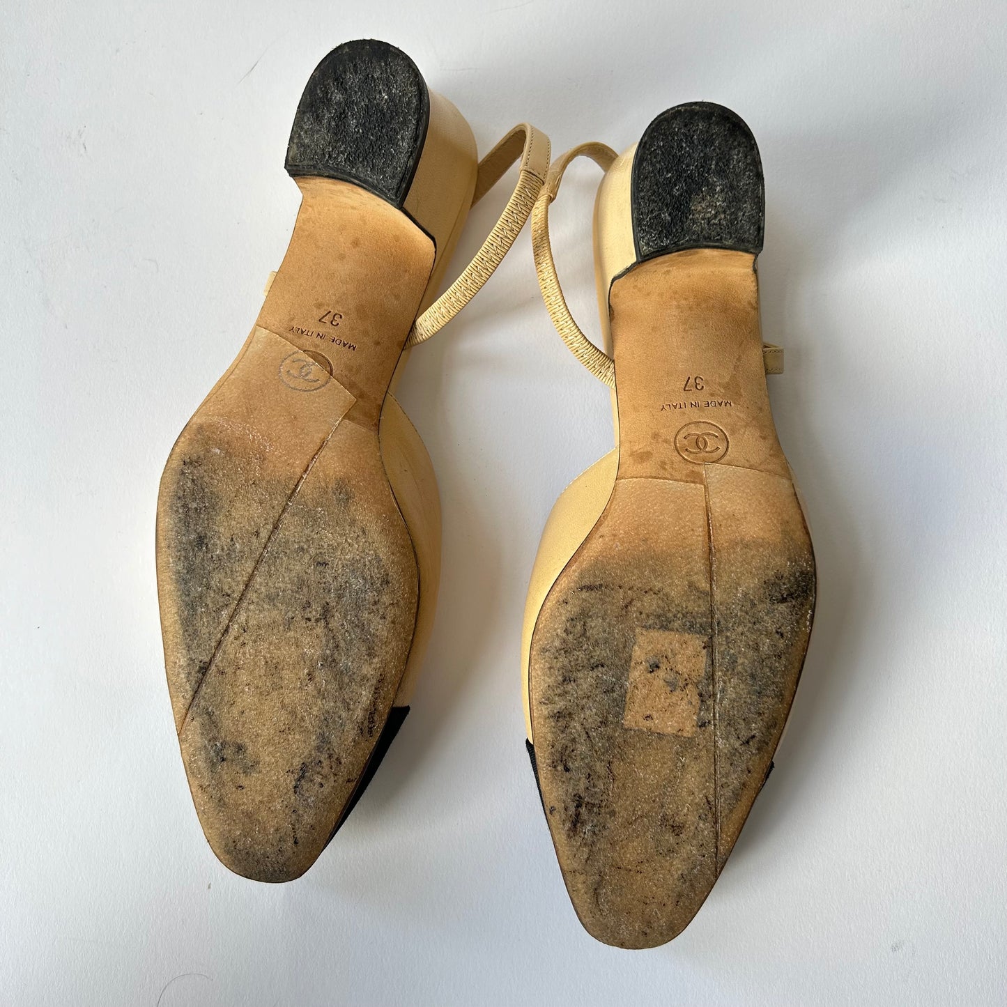 CHANEL SLINGBACK BEIGE LEATHER CAP TOE HEELS SIZE 37