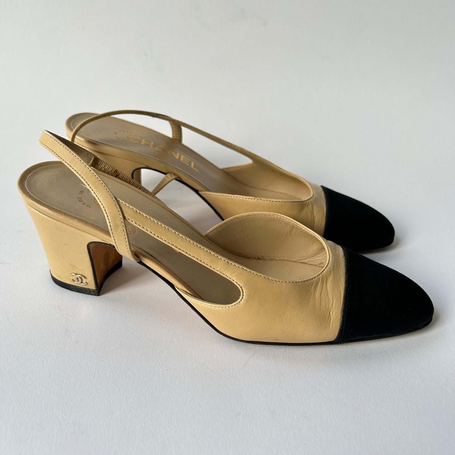 CHANEL SLINGBACK BEIGE LEATHER CAP TOE HEELS SIZE 37