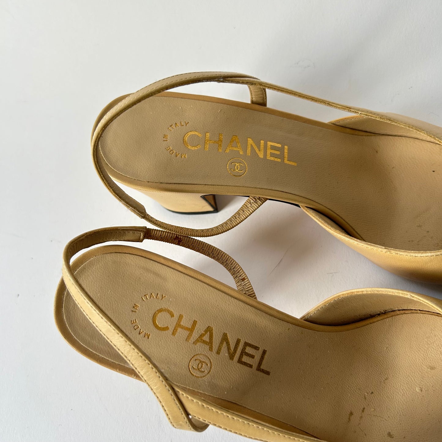 CHANEL SLINGBACK BEIGE LEATHER CAP TOE HEELS SIZE 37