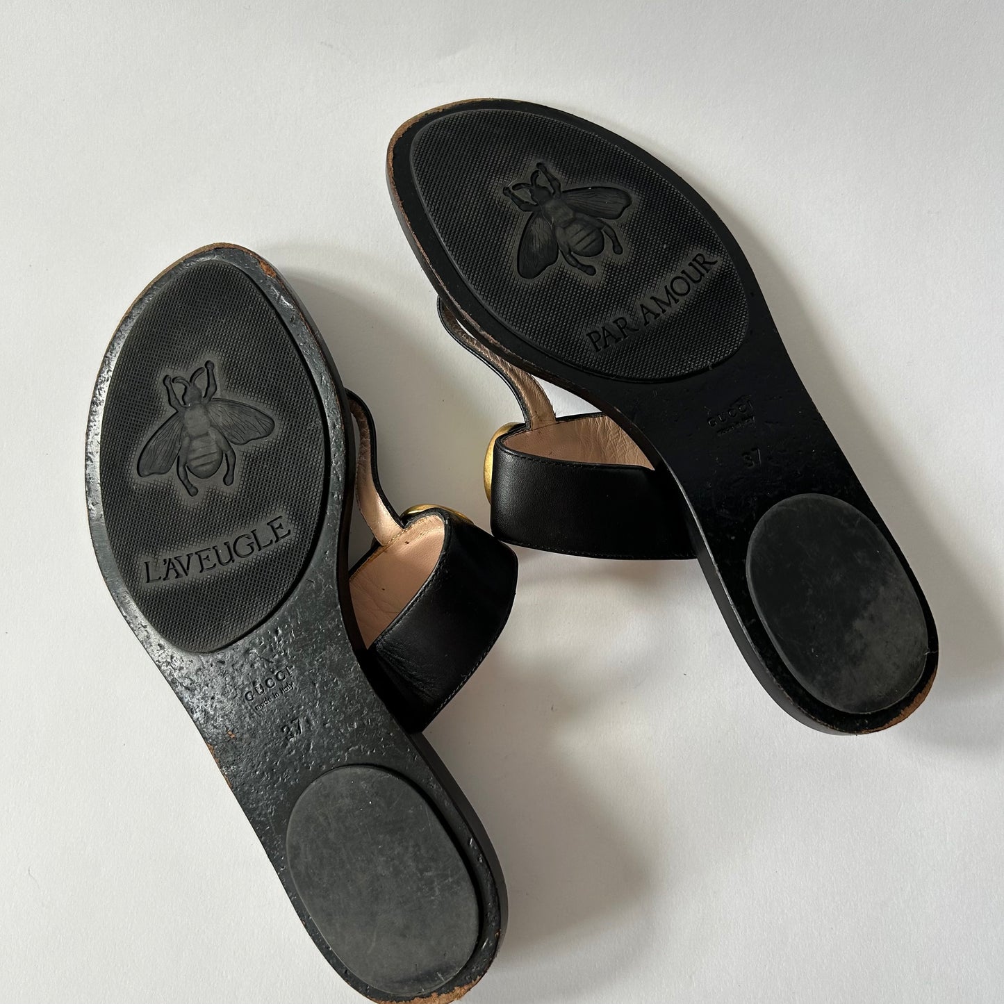 GUCCI BLACK LEATHER GG T-STRAP SANDAL