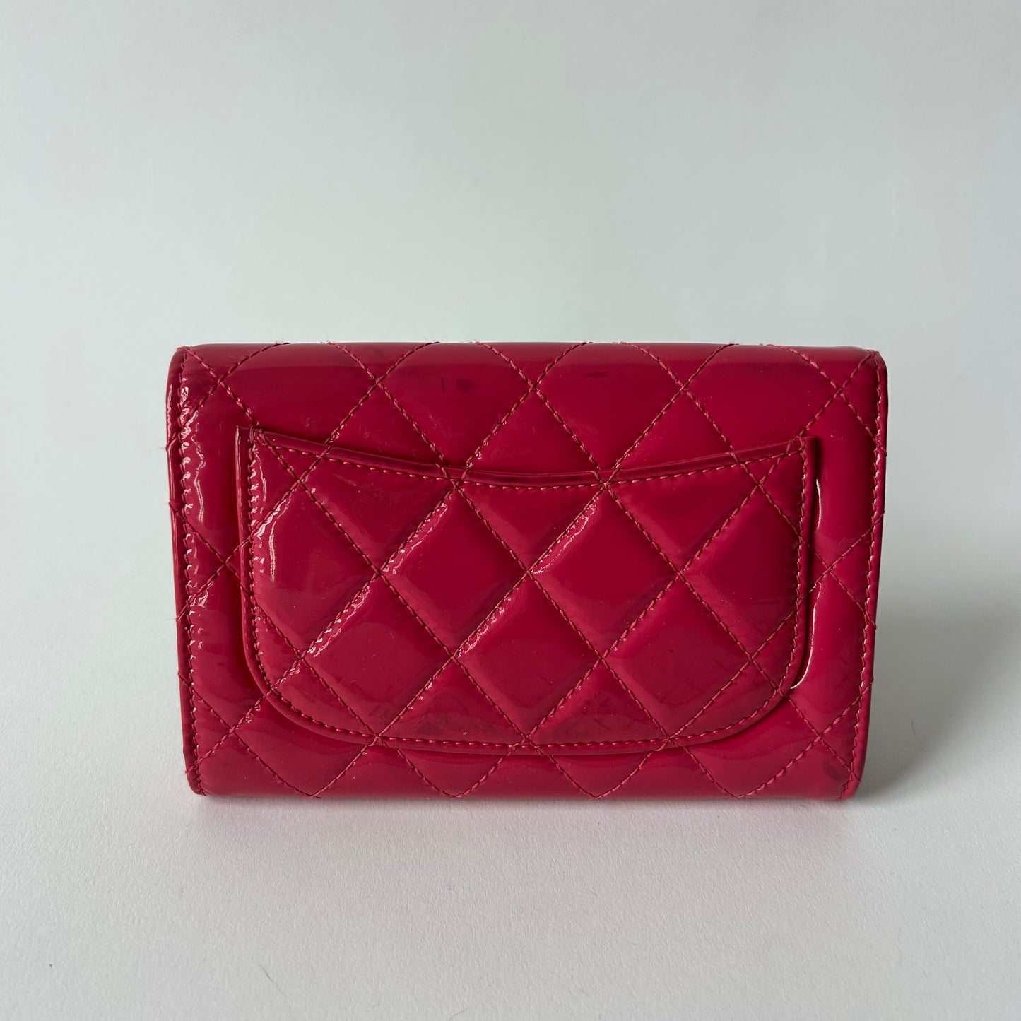 CHANEL QUILTED PATENT LEATHER FLAP ZIP CLASSIC WALLET FUSCHIA CC LOGO