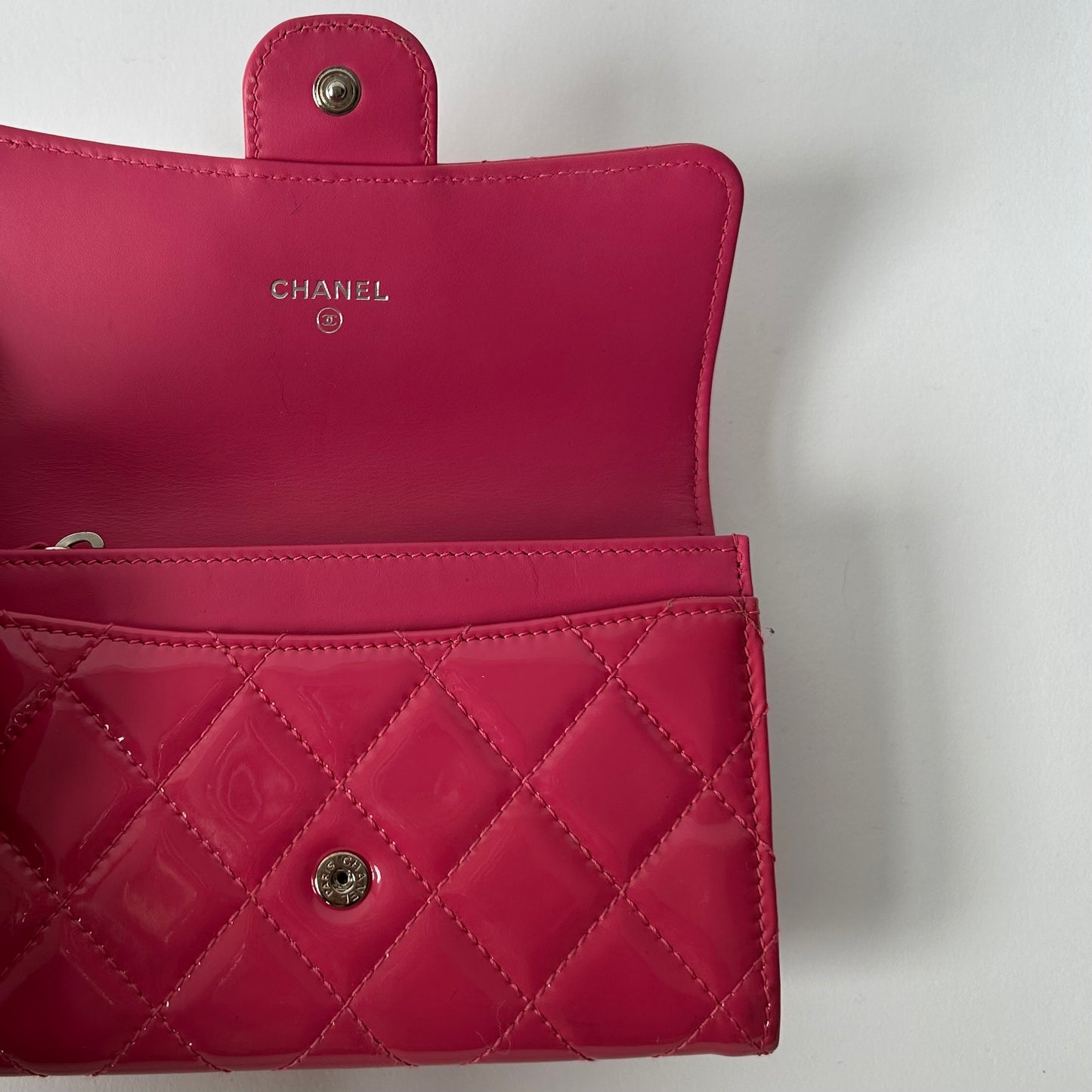 CHANEL QUILTED PATENT LEATHER FLAP ZIP CLASSIC WALLET FUSCHIA CC LOGO