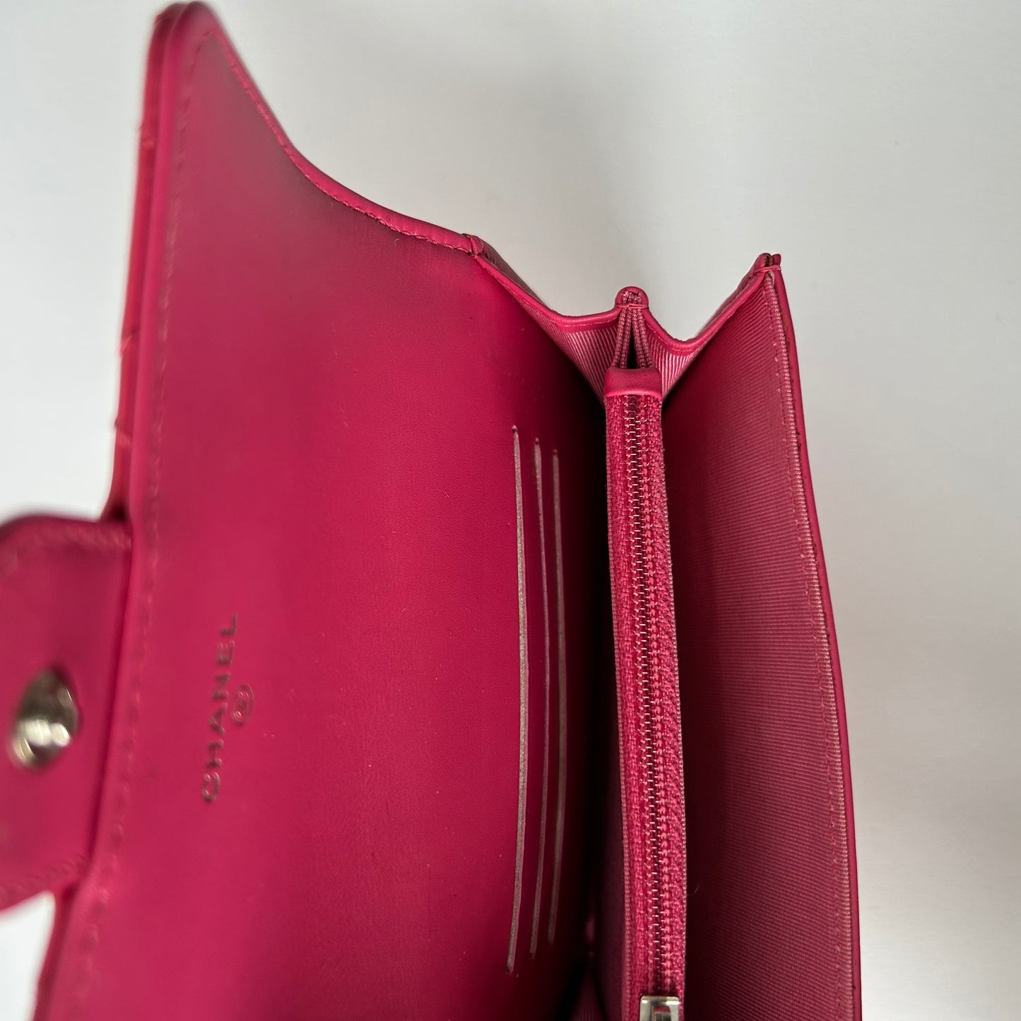 CHANEL QUILTED PATENT LEATHER FLAP ZIP CLASSIC WALLET FUSCHIA CC LOGO