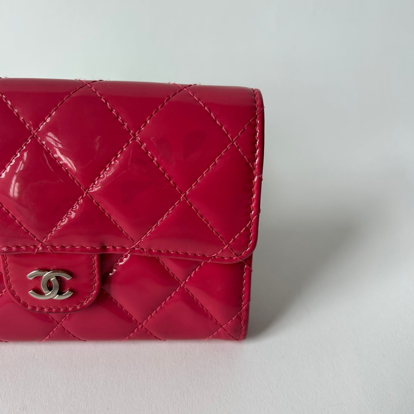 CHANEL QUILTED PATENT LEATHER FLAP ZIP CLASSIC WALLET FUSCHIA CC LOGO