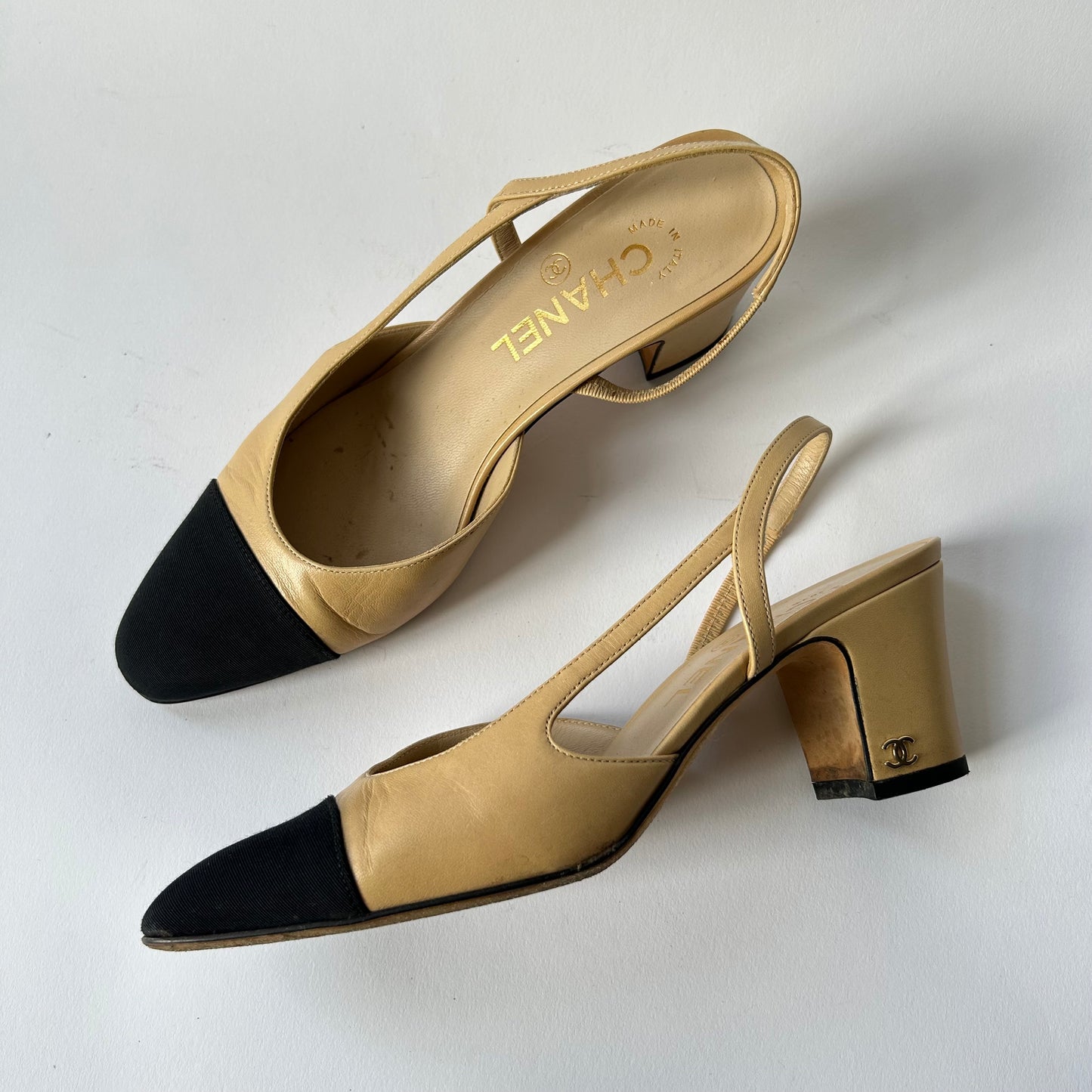 CHANEL SLINGBACK BEIGE LEATHER CAP TOE HEELS SIZE 37