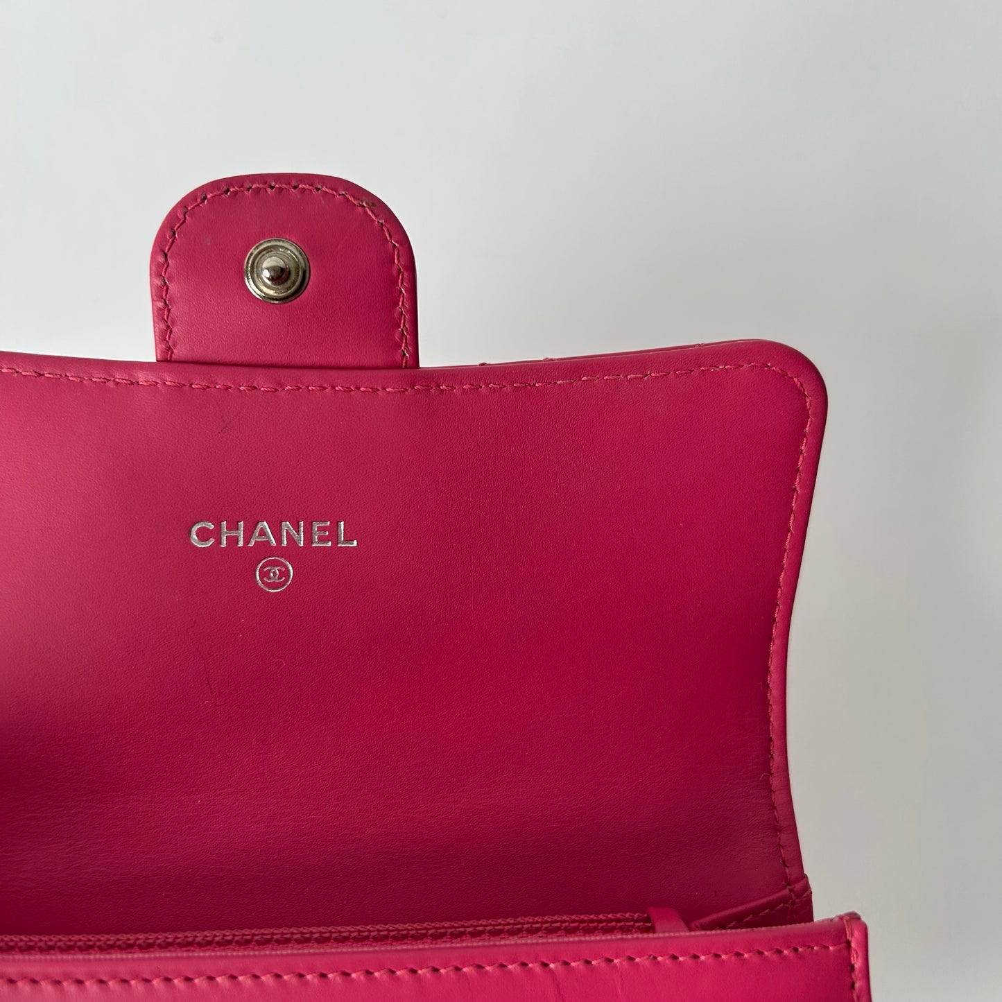 CHANEL QUILTED PATENT LEATHER FLAP ZIP CLASSIC WALLET FUSCHIA CC LOGO