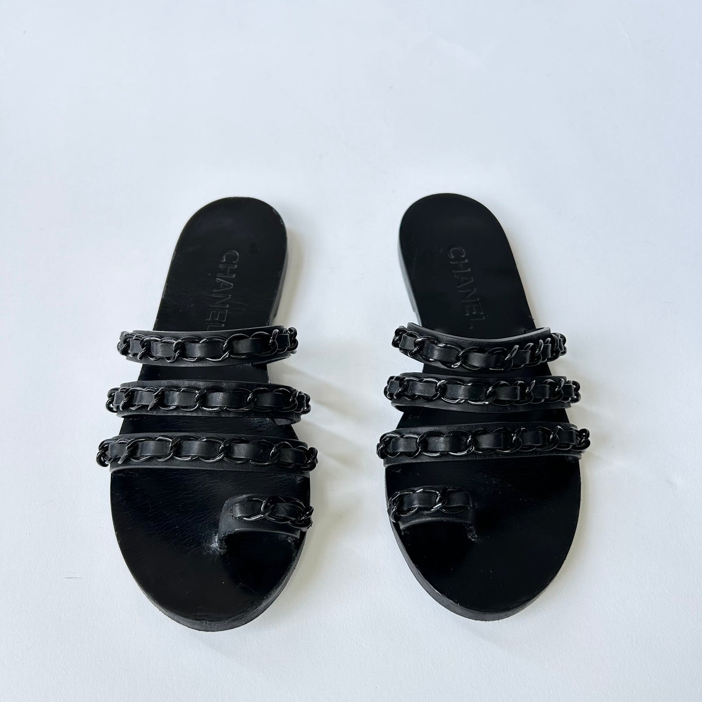 CHANEL LEATHER CHAIN TOE RING SANDAL SIZE 37