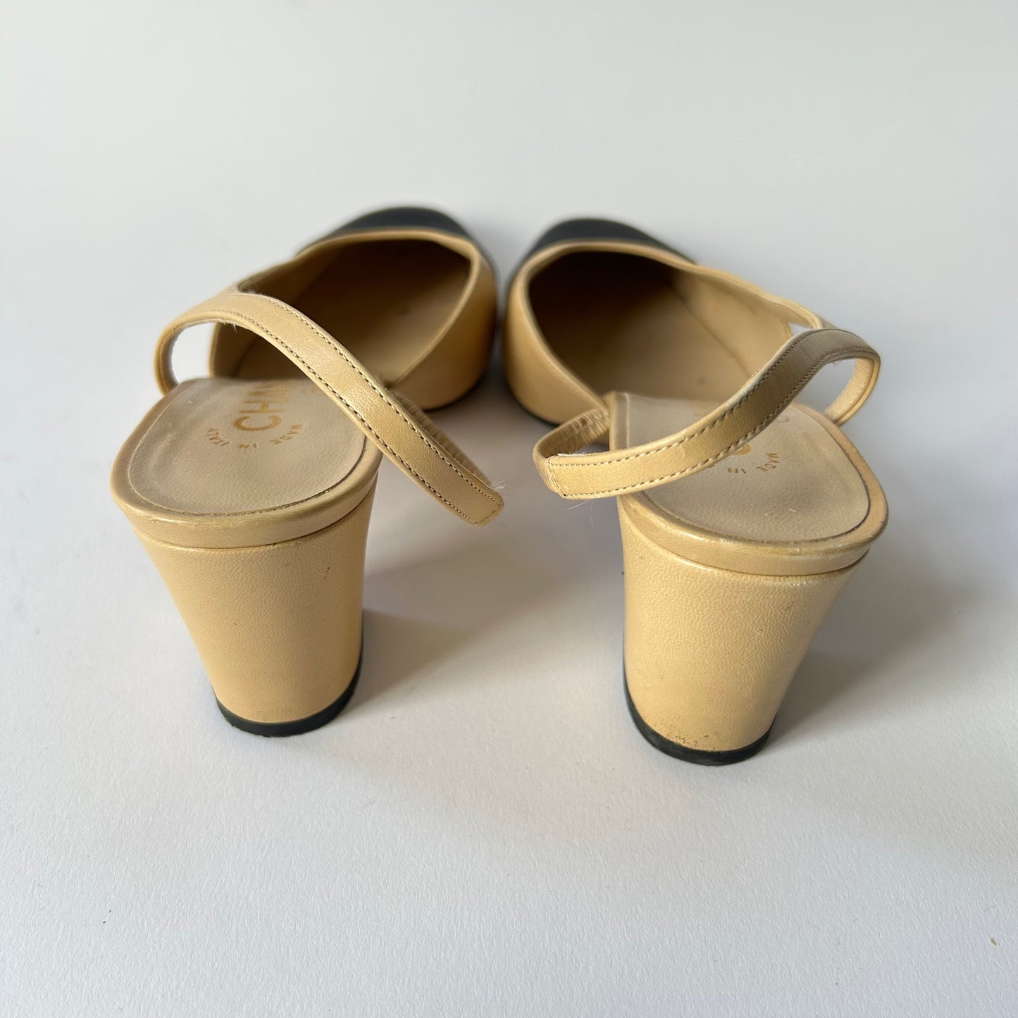 CHANEL SLINGBACK BEIGE LEATHER CAP TOE HEELS SIZE 37