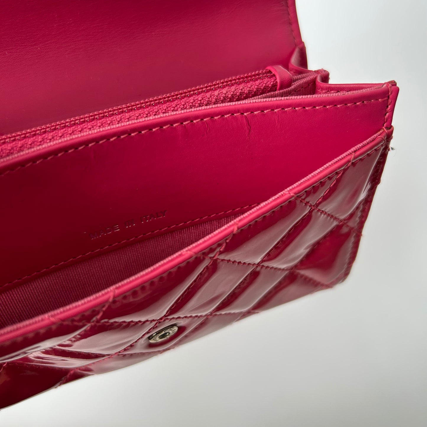 CHANEL QUILTED PATENT LEATHER FLAP ZIP CLASSIC WALLET FUSCHIA CC LOGO