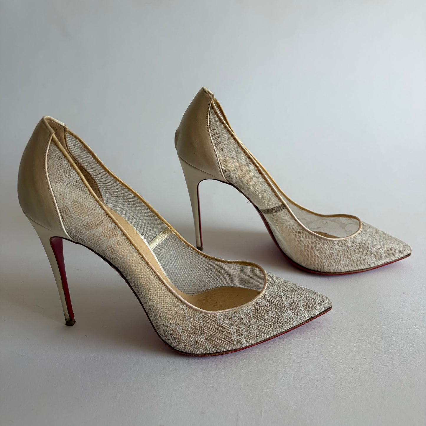 CHRISTIAN LOUBOUTIN OFF WHITE SATIN AND LACE FOLLIES PUMPS