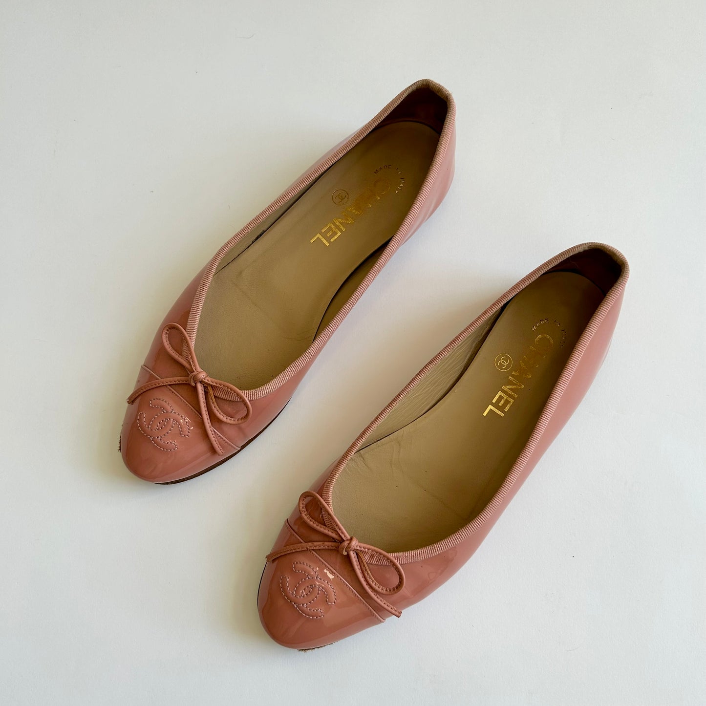 CHANEL PINK PATENT LEATHER BALLET FLATS CC INTERLOCKING SIZE 38