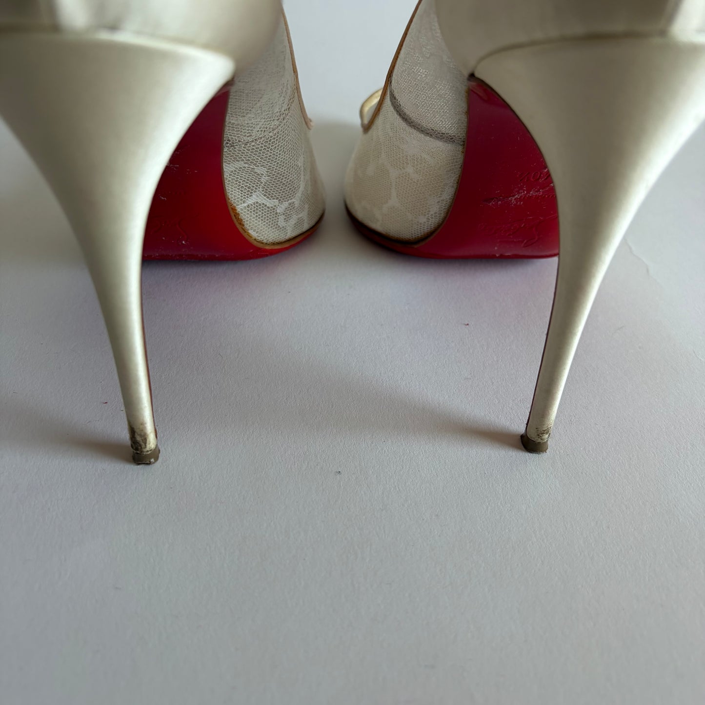 CHRISTIAN LOUBOUTIN OFF WHITE SATIN AND LACE FOLLIES PUMPS