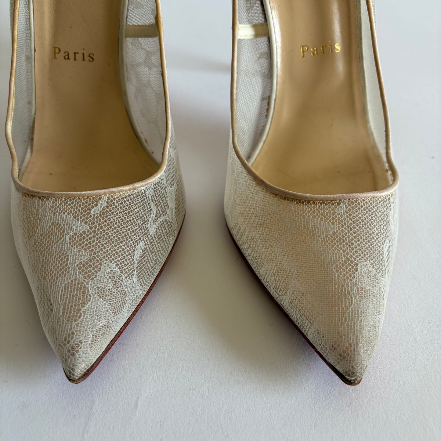 CHRISTIAN LOUBOUTIN OFF WHITE SATIN AND LACE FOLLIES PUMPS