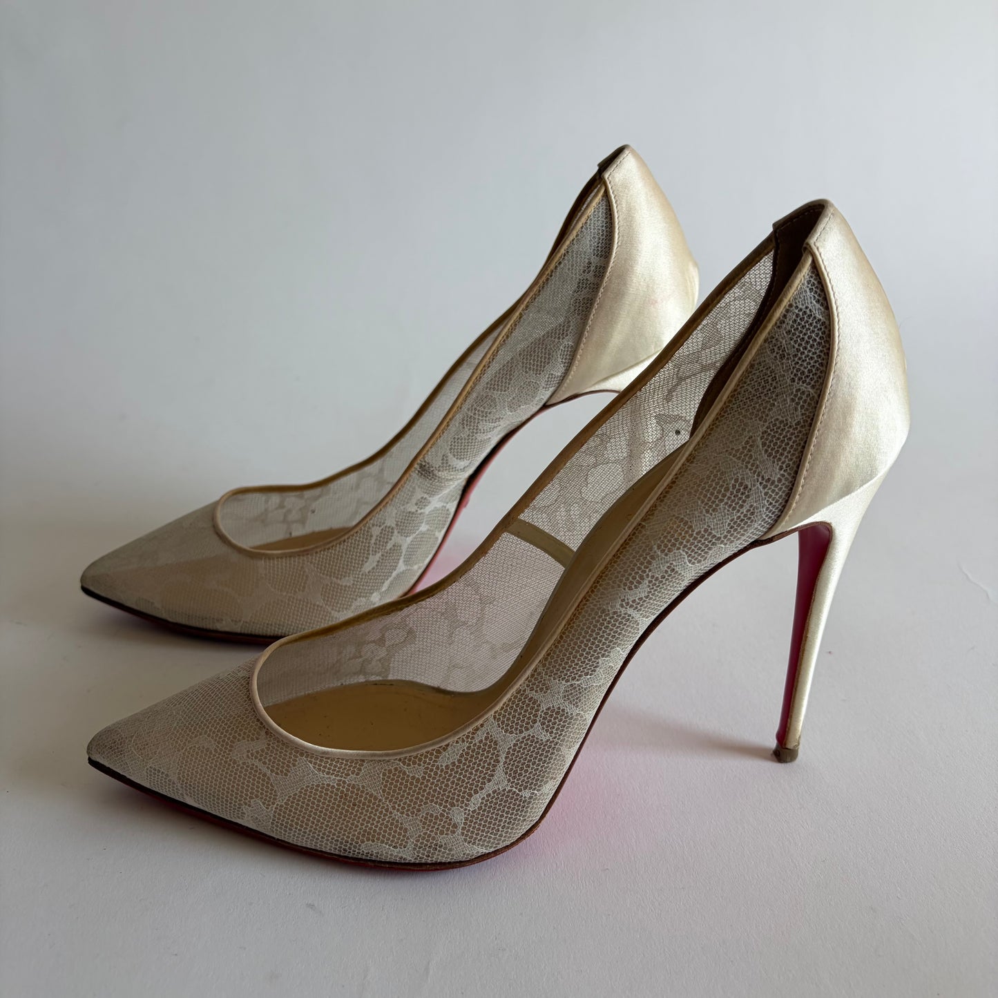 CHRISTIAN LOUBOUTIN OFF WHITE SATIN AND LACE FOLLIES PUMPS