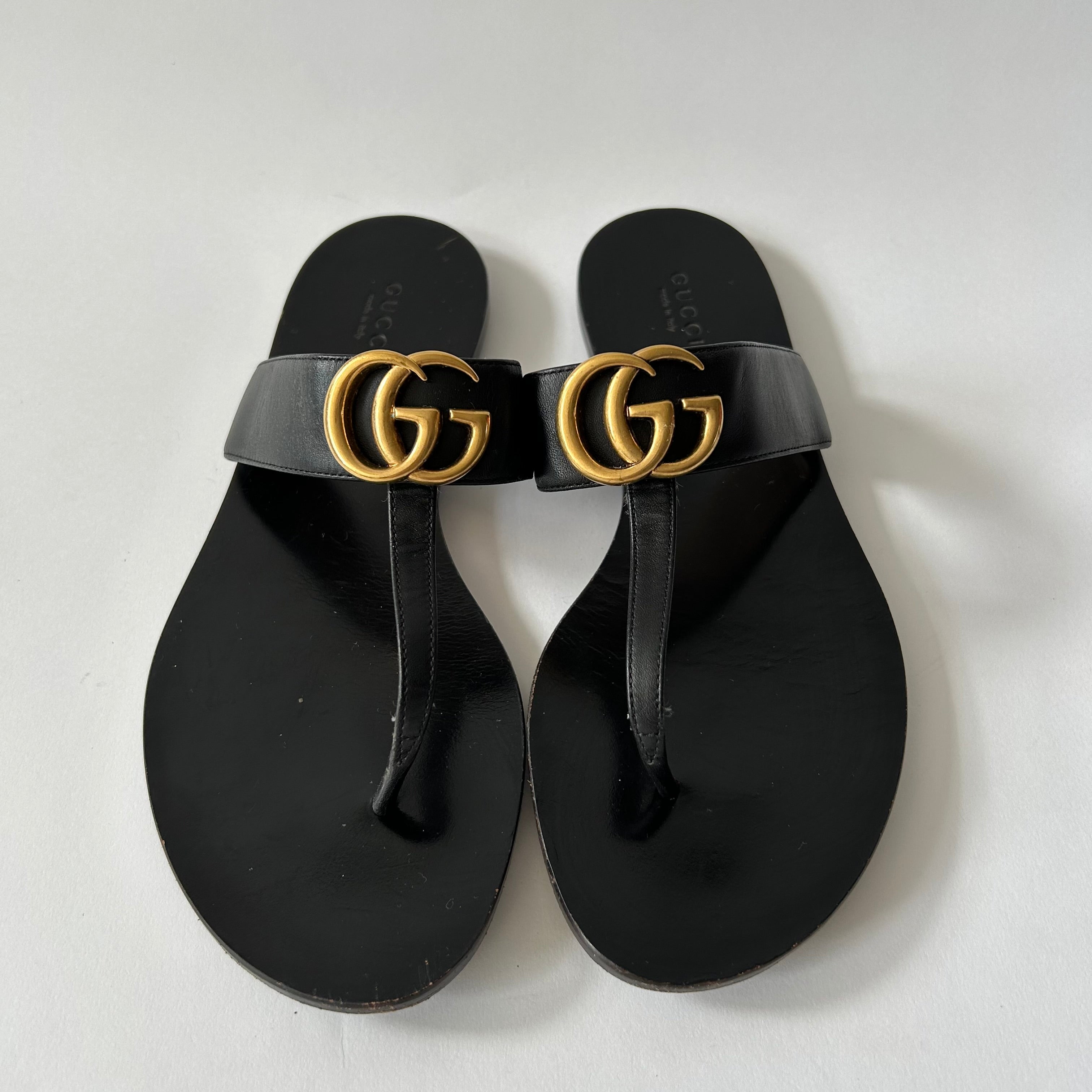 GUCCI BLACK LEATHER GG T-STRAP SANDAL – LE PRELOV