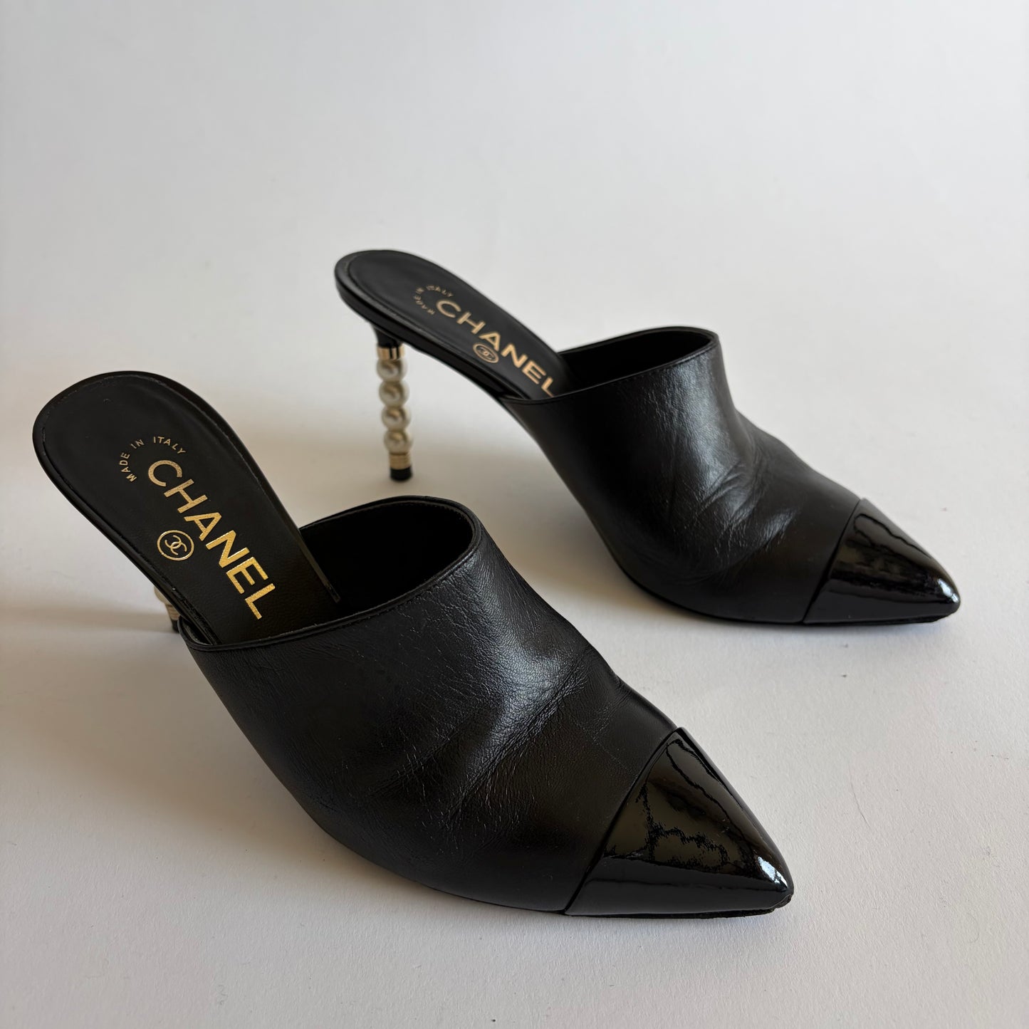 CHANEL 2020 CC LOGO PEARLS HEELS MULES