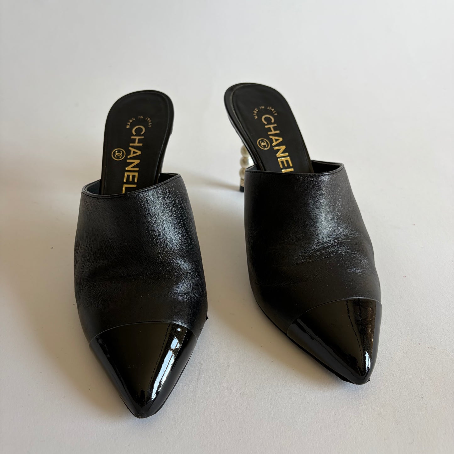 CHANEL 2020 CC LOGO PEARLS HEELS MULES