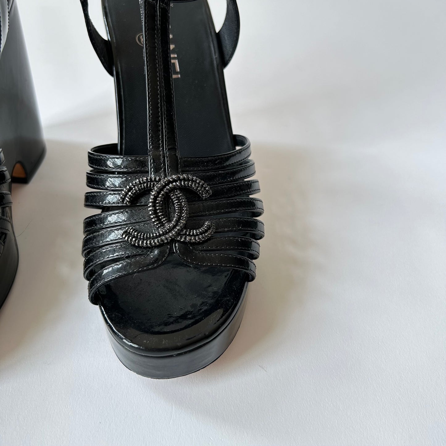 CHANEL 2012 WEDGE SANDALS INTERLOCKING CC BLACK PATENT LEATHER SIZE 40