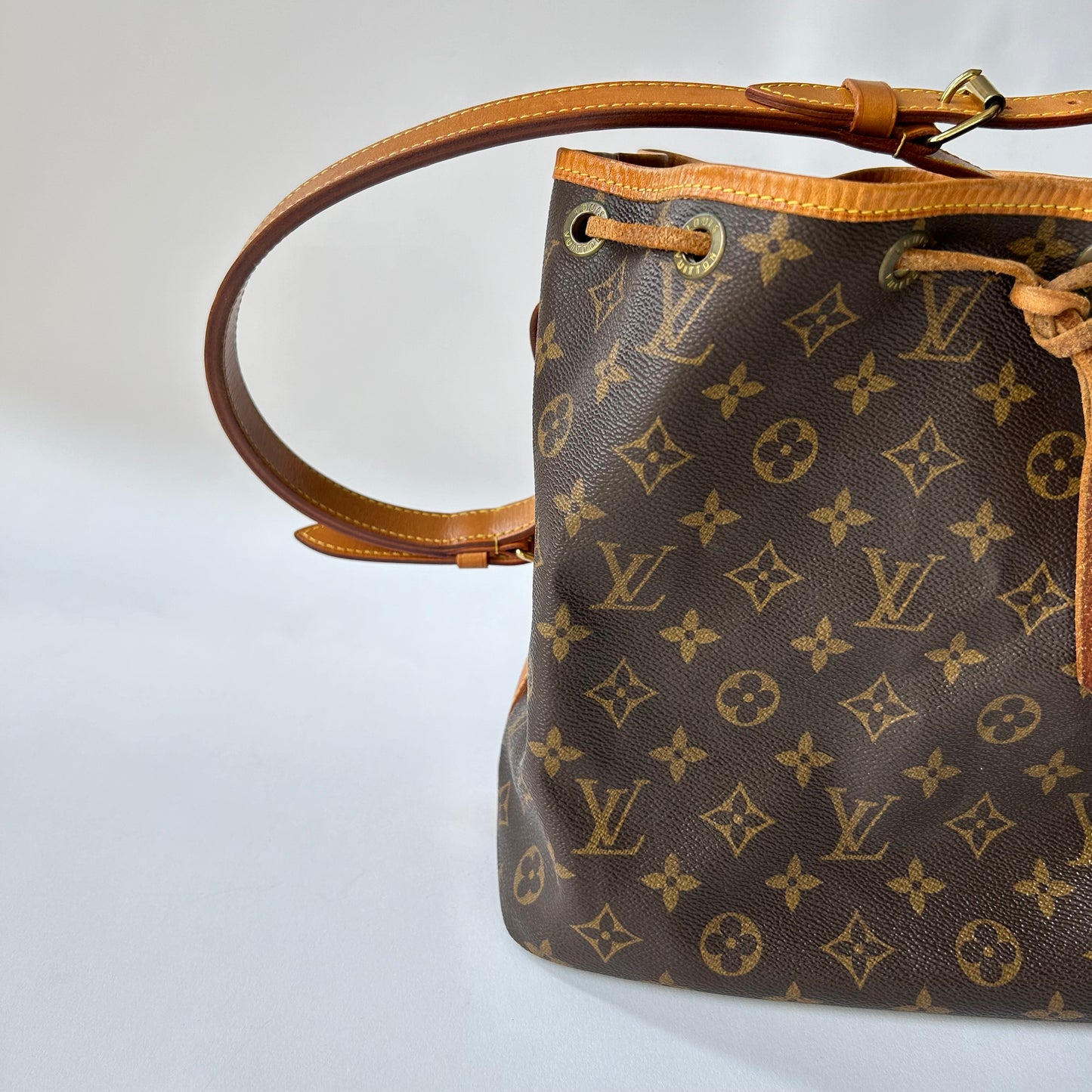 VINTAGE LOUIS VUITTON MONOGRAM LE PETIT NOE BUCKET BAG