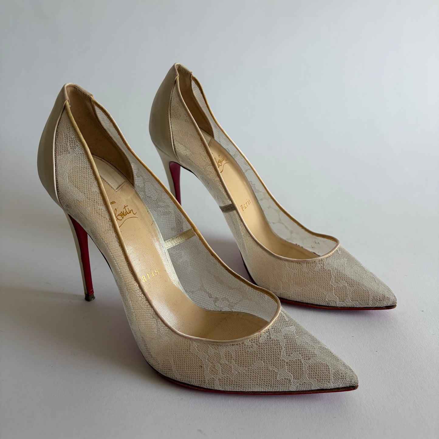 CHRISTIAN LOUBOUTIN OFF WHITE SATIN AND LACE FOLLIES PUMPS