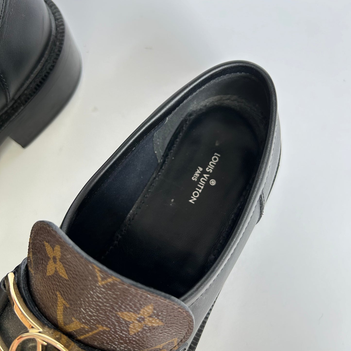 LOUIS VUITTON BLACK MONOGRAM LEATHER ACADEMY LOAFERS SIZE 39