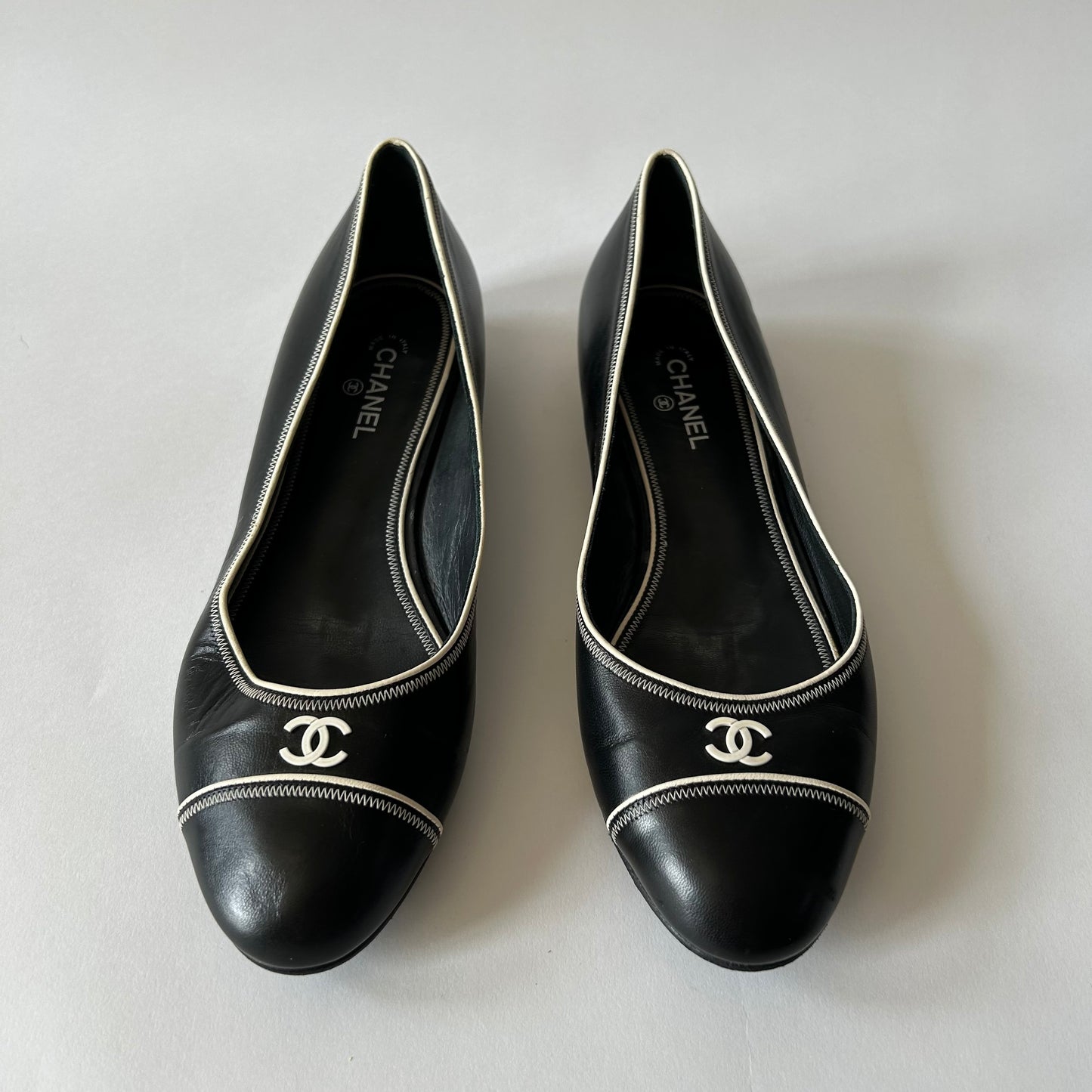 CHANEL CC CAP TOE CLASSIC BALLET FLATS