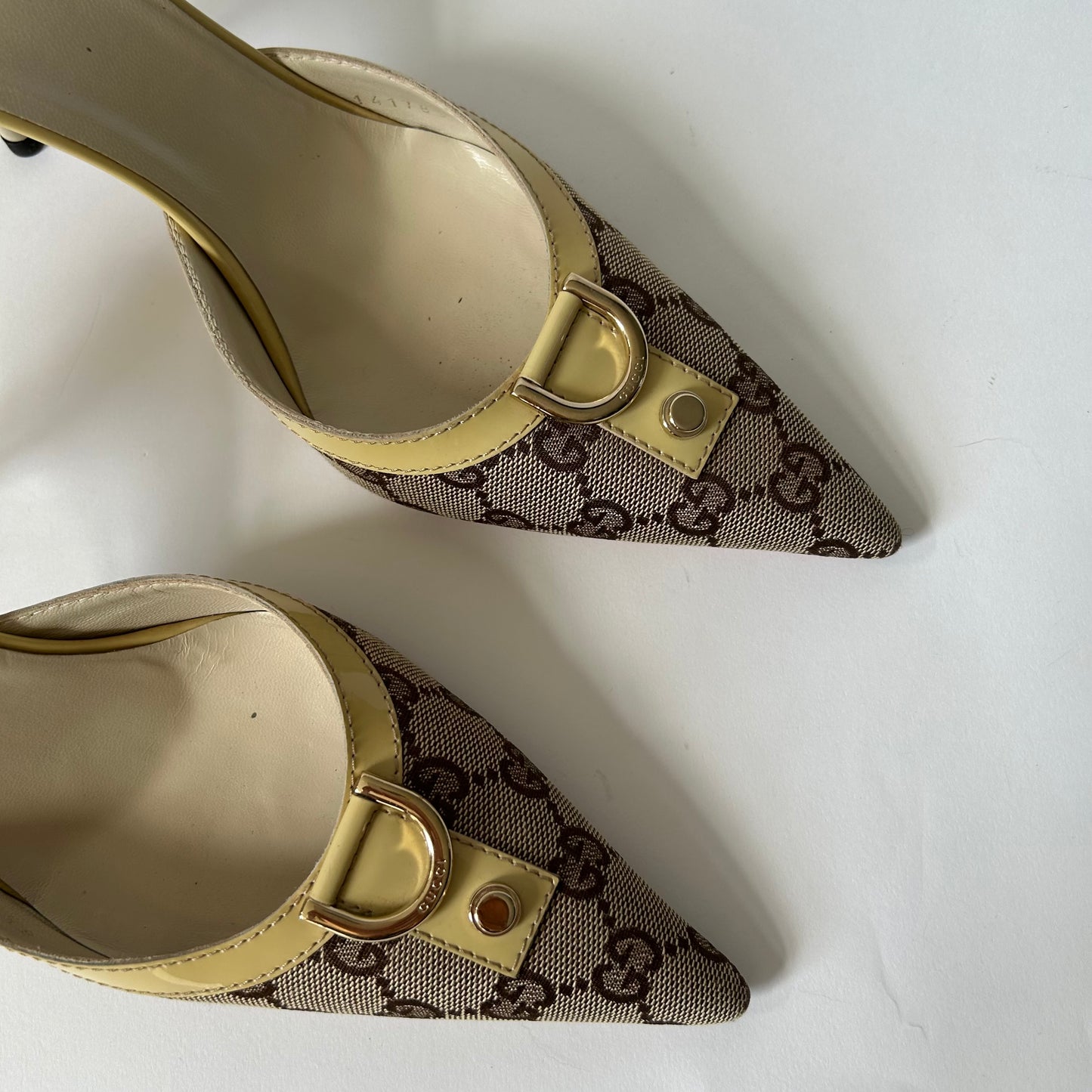 GUCCI VINTAGE MONOGRAM POINTED TOE SIZE MULE 8.5