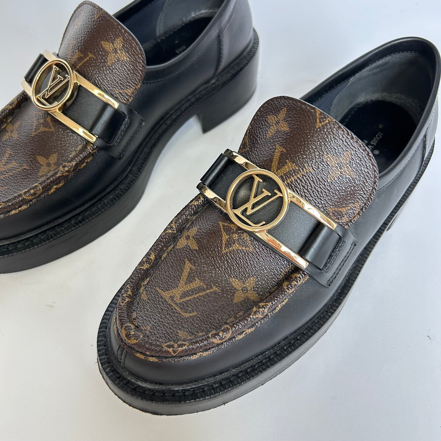 LOUIS VUITTON BLACK MONOGRAM LEATHER ACADEMY LOAFERS SIZE 39