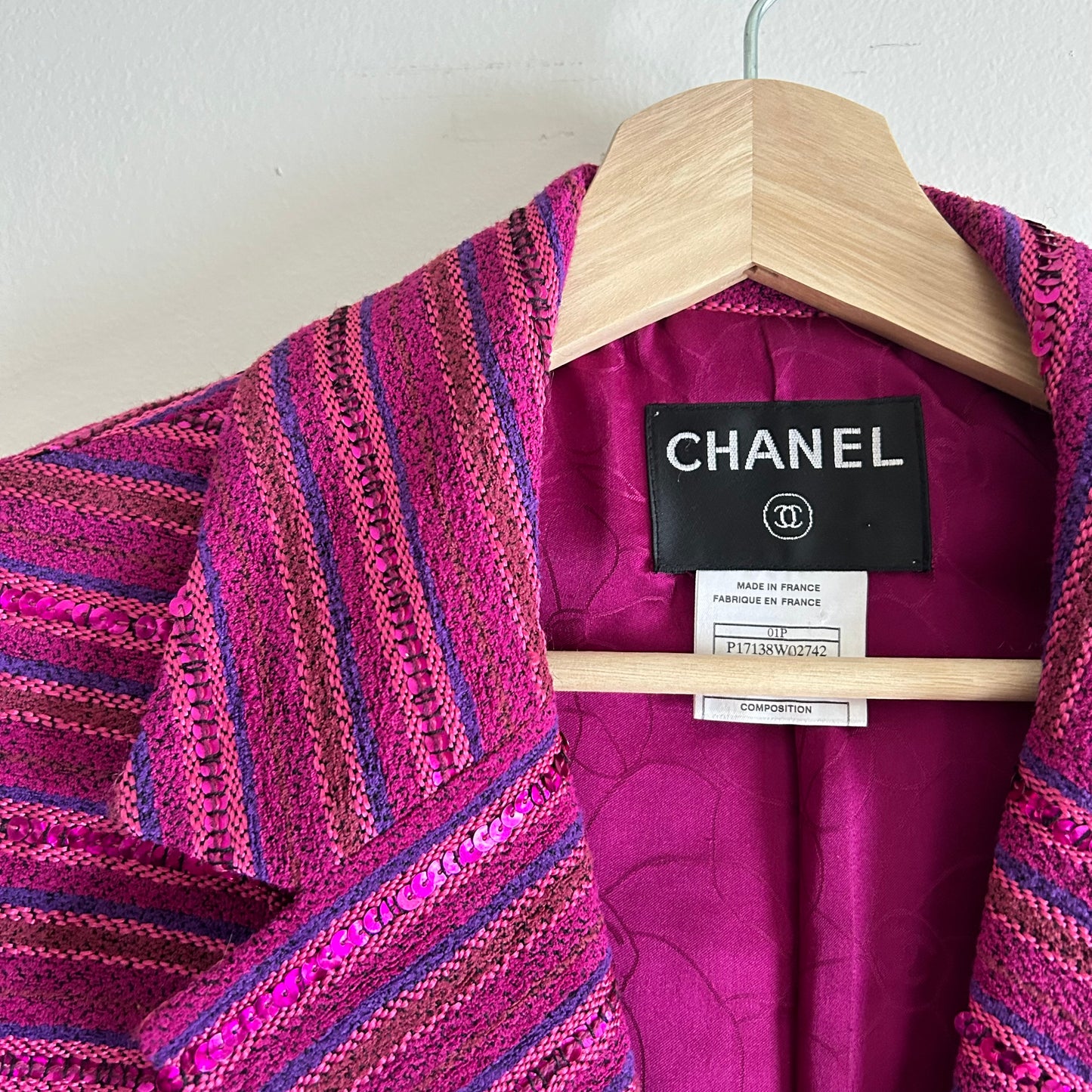 VINTAGE CHANEL FUSCHIA PINK SEQUIN BLAZER SIZE 36