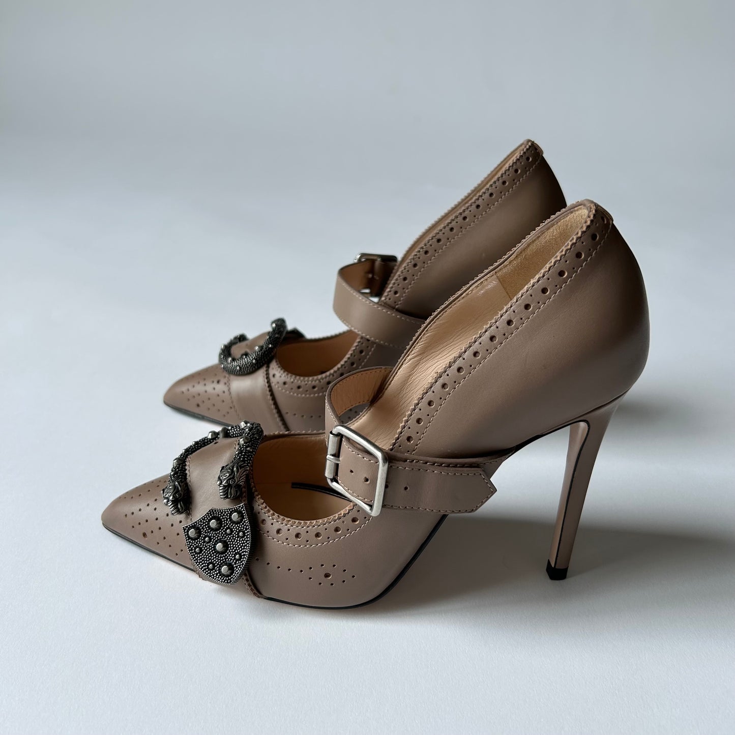 GUCCI DIONYSUS MARY JANE PUMPS TAUPE PERFORATED LEATHER SIZE 37