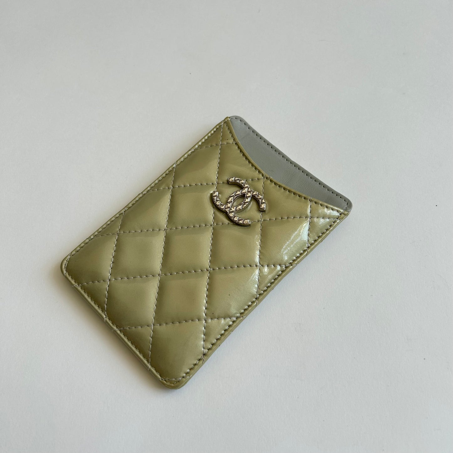 CHANEL PATENT LEATHER QUILTED CC INTERLOCKING LOGO CARD HOLDER