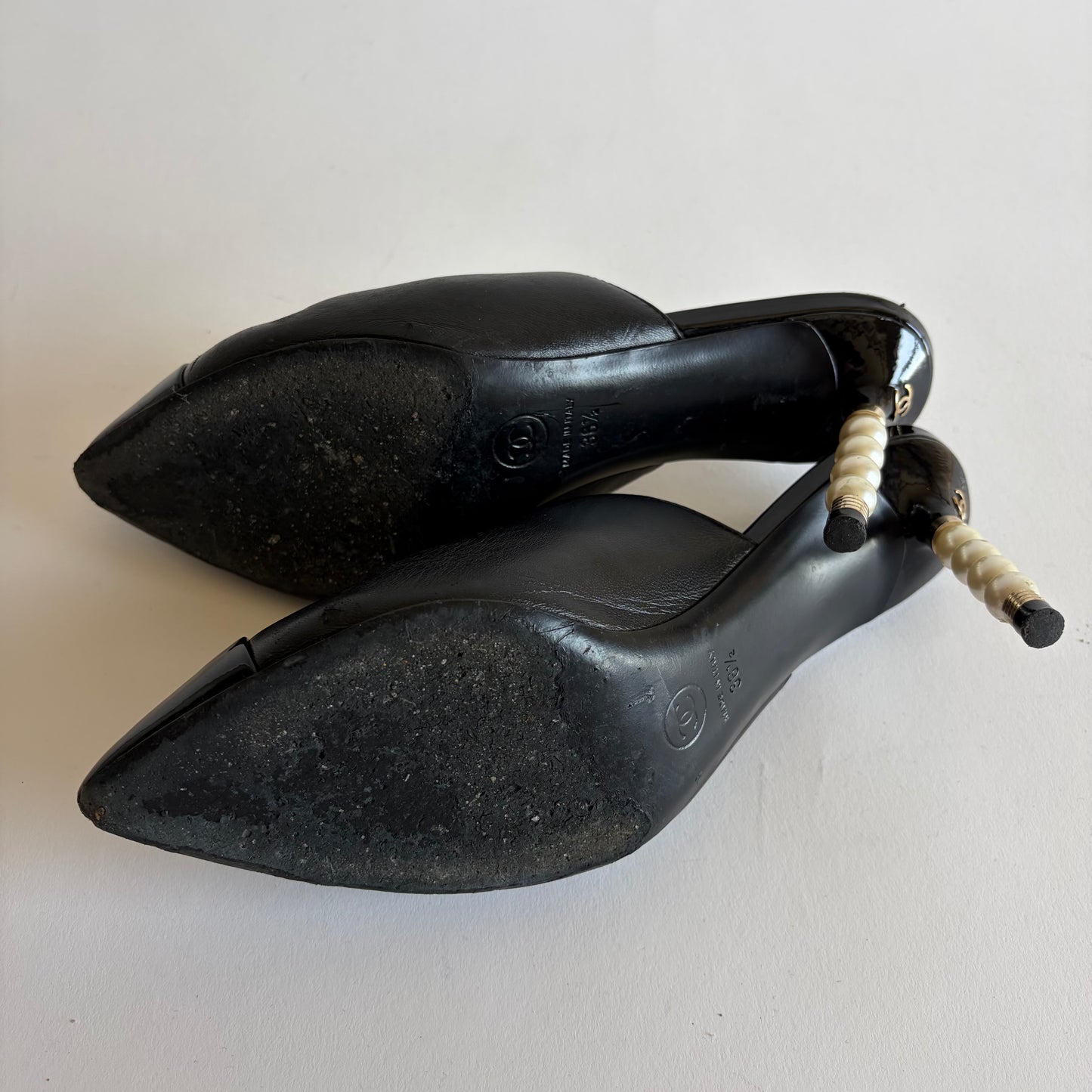 CHANEL 2020 CC LOGO PEARLS HEELS MULES