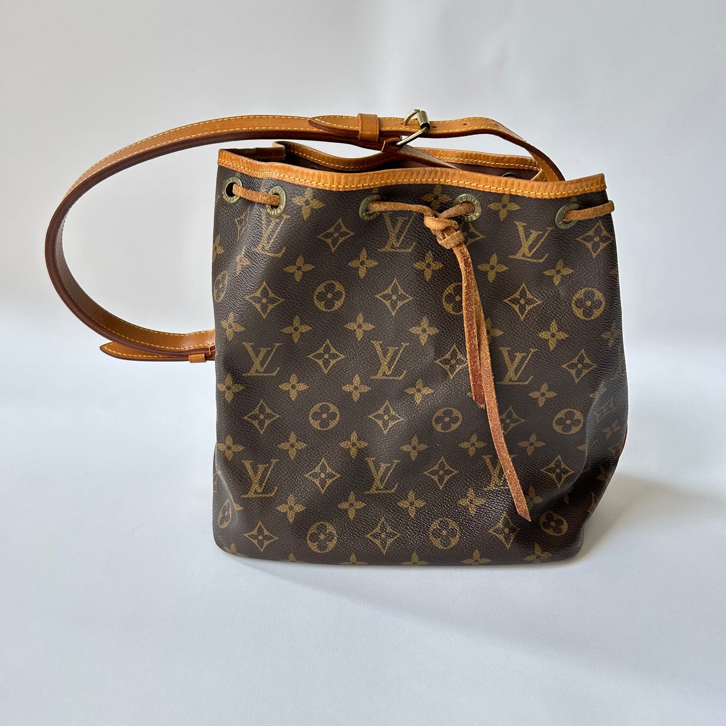 VINTAGE LOUIS VUITTON MONOGRAM LE PETIT NOE BUCKET BAG