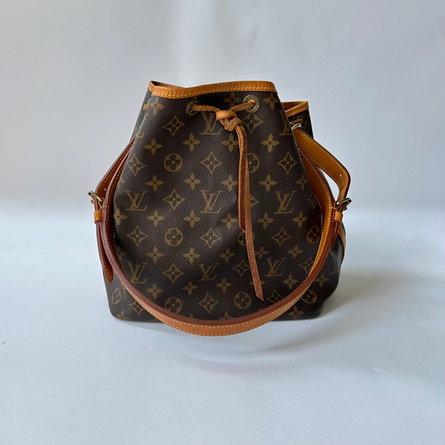 VINTAGE LOUIS VUITTON MONOGRAM LE PETIT NOE BUCKET BAG