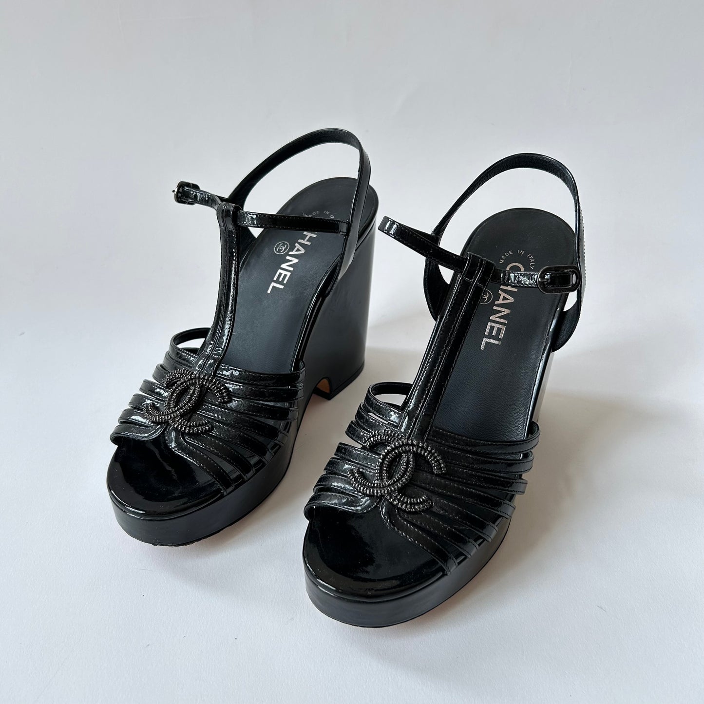 CHANEL 2012 WEDGE SANDALS INTERLOCKING CC BLACK PATENT LEATHER SIZE 40