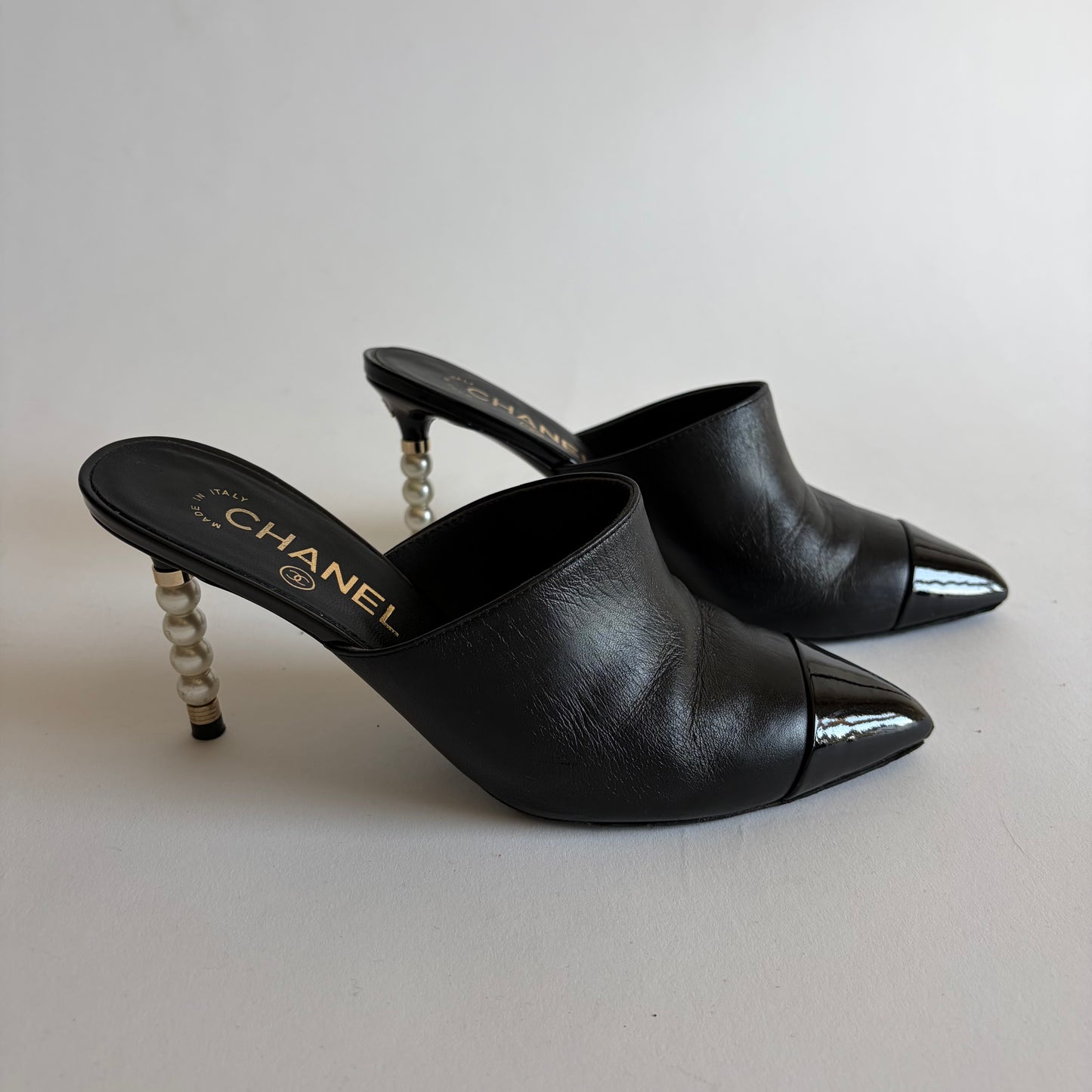 CHANEL 2020 CC LOGO PEARLS HEELS MULES