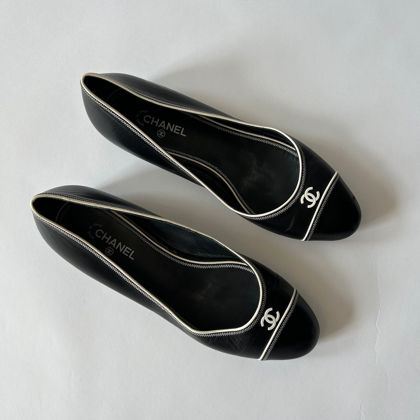 CHANEL CC CAP TOE CLASSIC BALLET FLATS