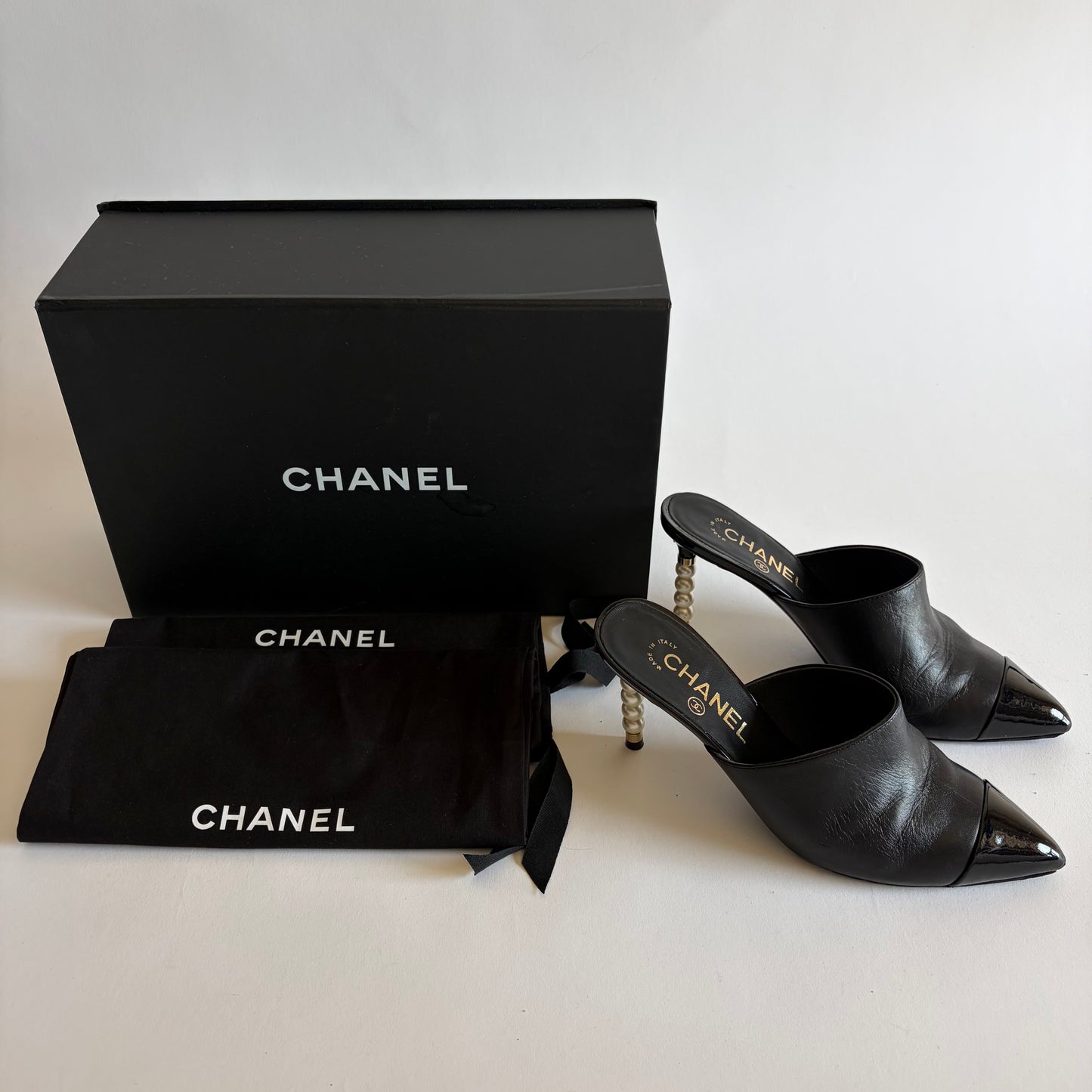 CHANEL 2020 CC LOGO PEARLS HEELS MULES