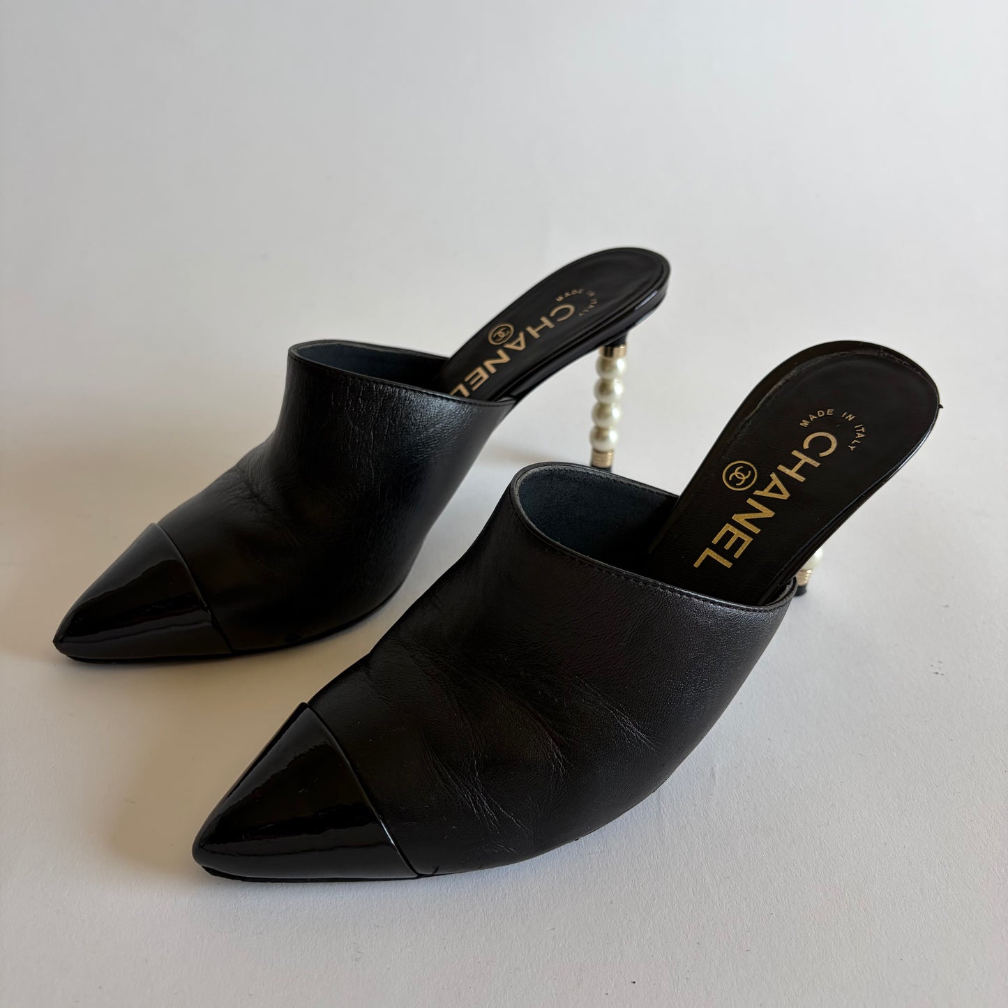 CHANEL 2020 CC LOGO PEARLS HEELS MULES