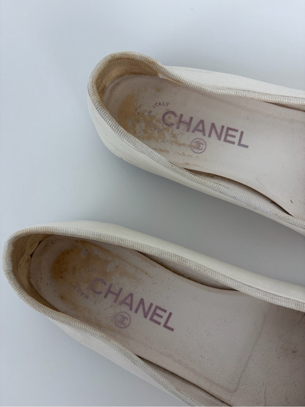 Chanel Classic White Black CC Cap Toe Ballet Flats Size 38C