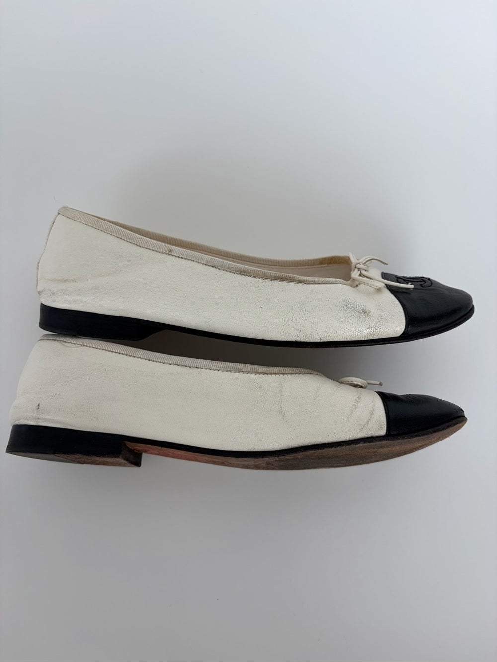 Chanel Classic White Black CC Cap Toe Ballet Flats Size 38C