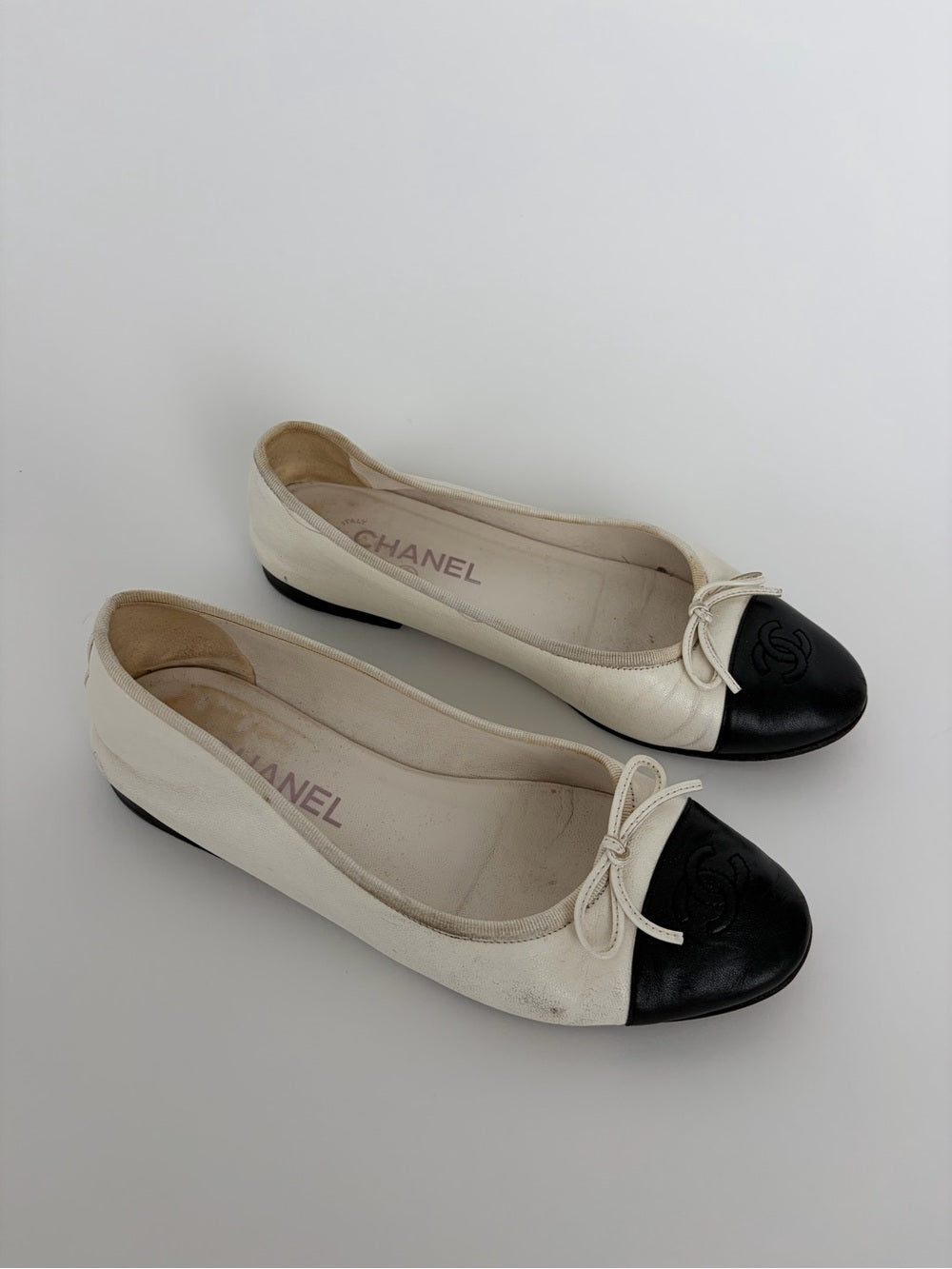 Chanel Classic White Black CC Cap Toe Ballet Flats Size 38C