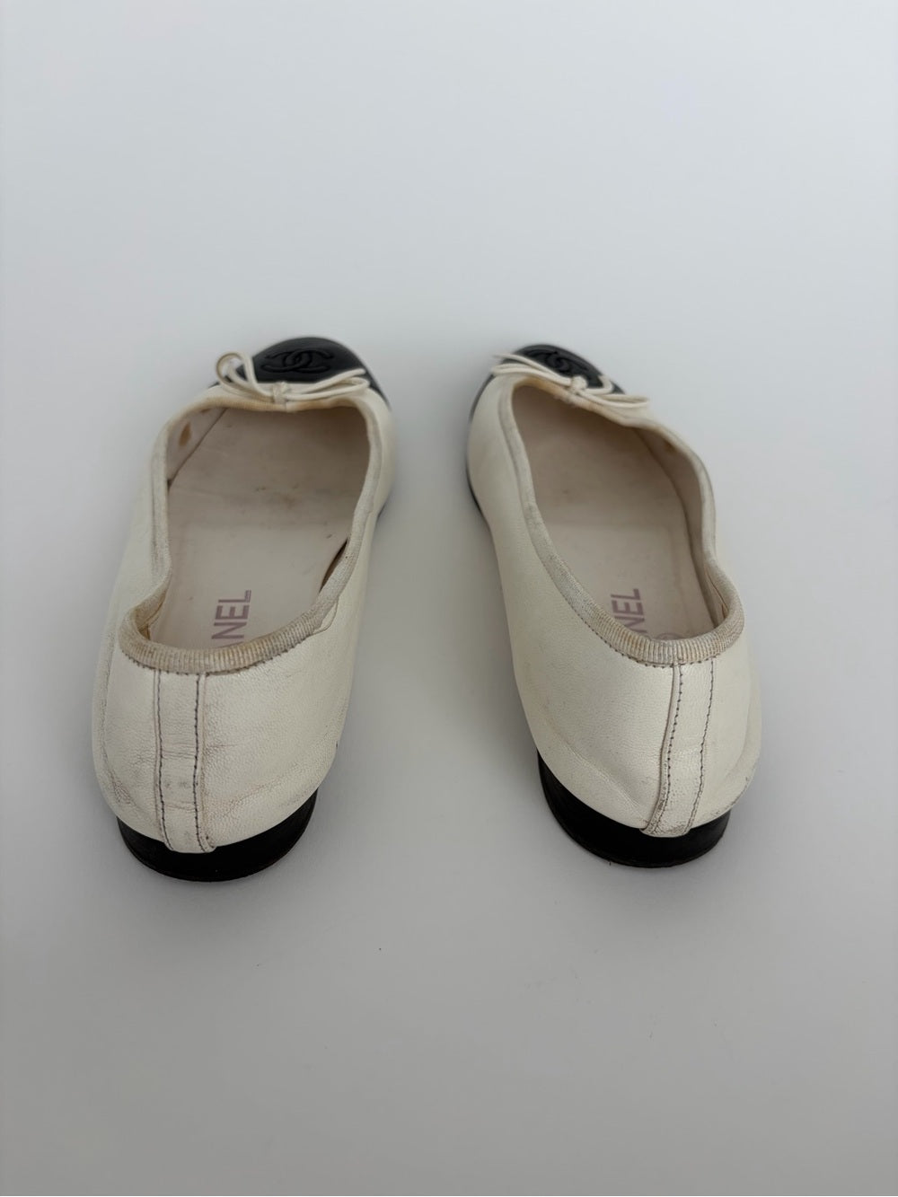 Chanel Classic White Black CC Cap Toe Ballet Flats Size 38C