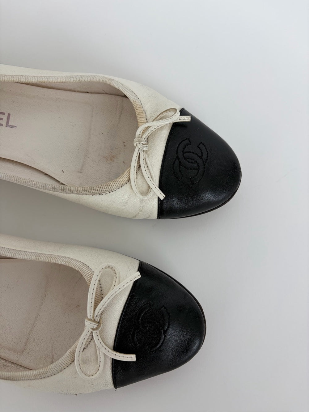 Chanel Classic White Black CC Cap Toe Ballet Flats Size 38C