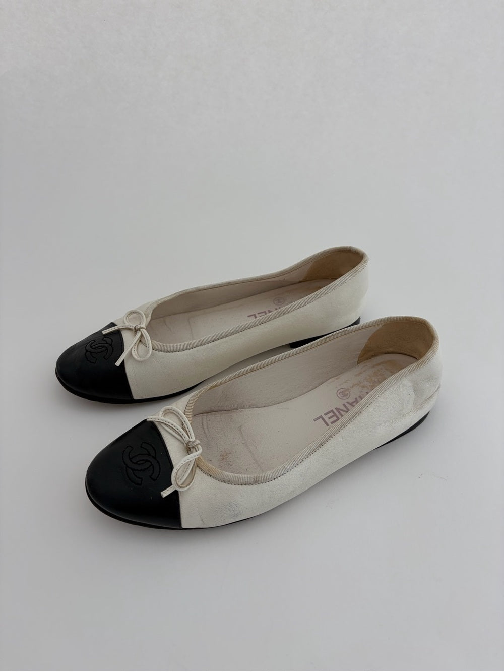 Chanel Classic White Black CC Cap Toe Ballet Flats Size 38C