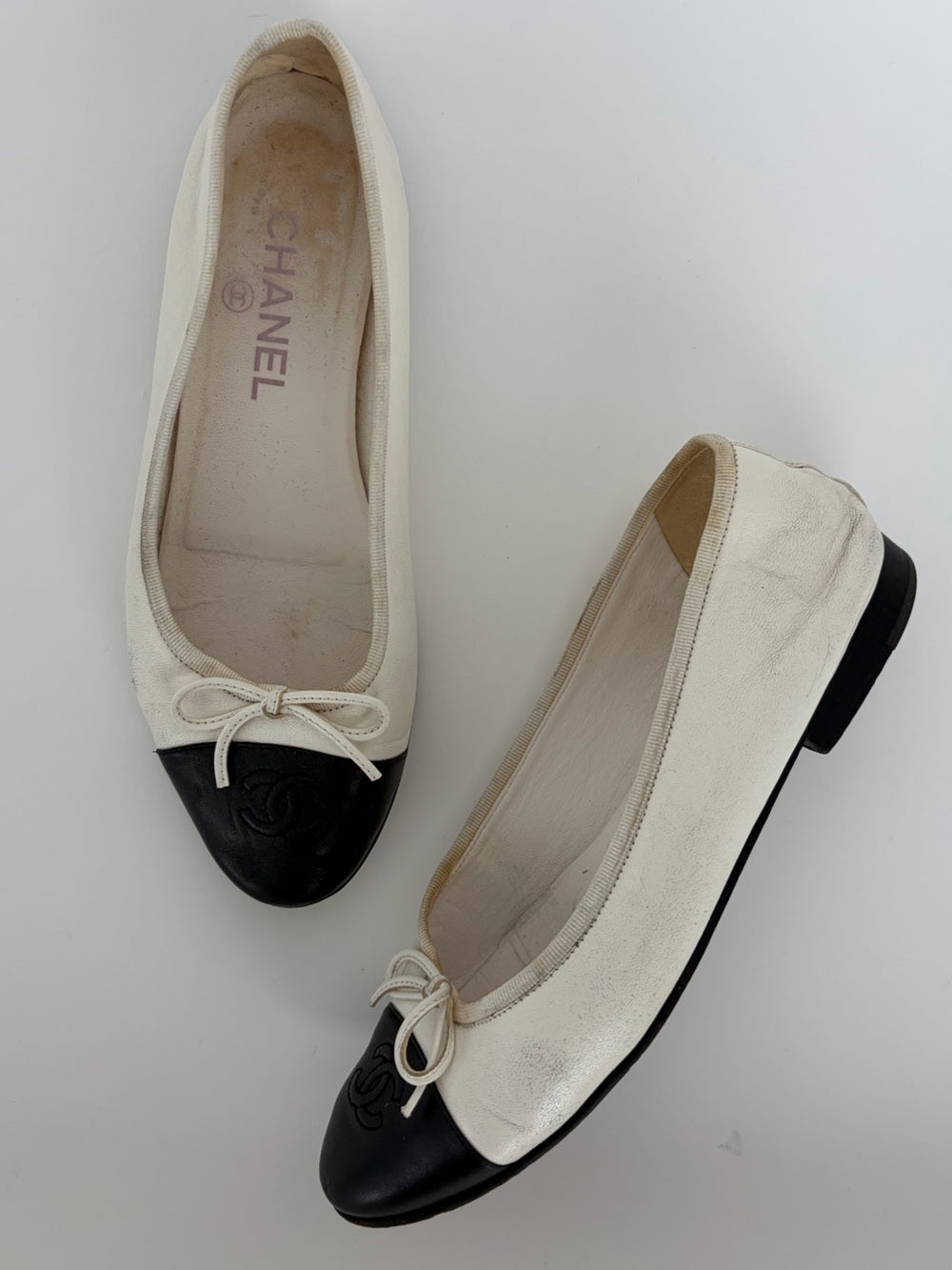 Chanel Classic White Black CC Cap Toe Ballet Flats Size 38C